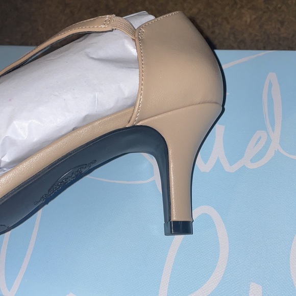 Kitten Heel - Picture 2 of 2